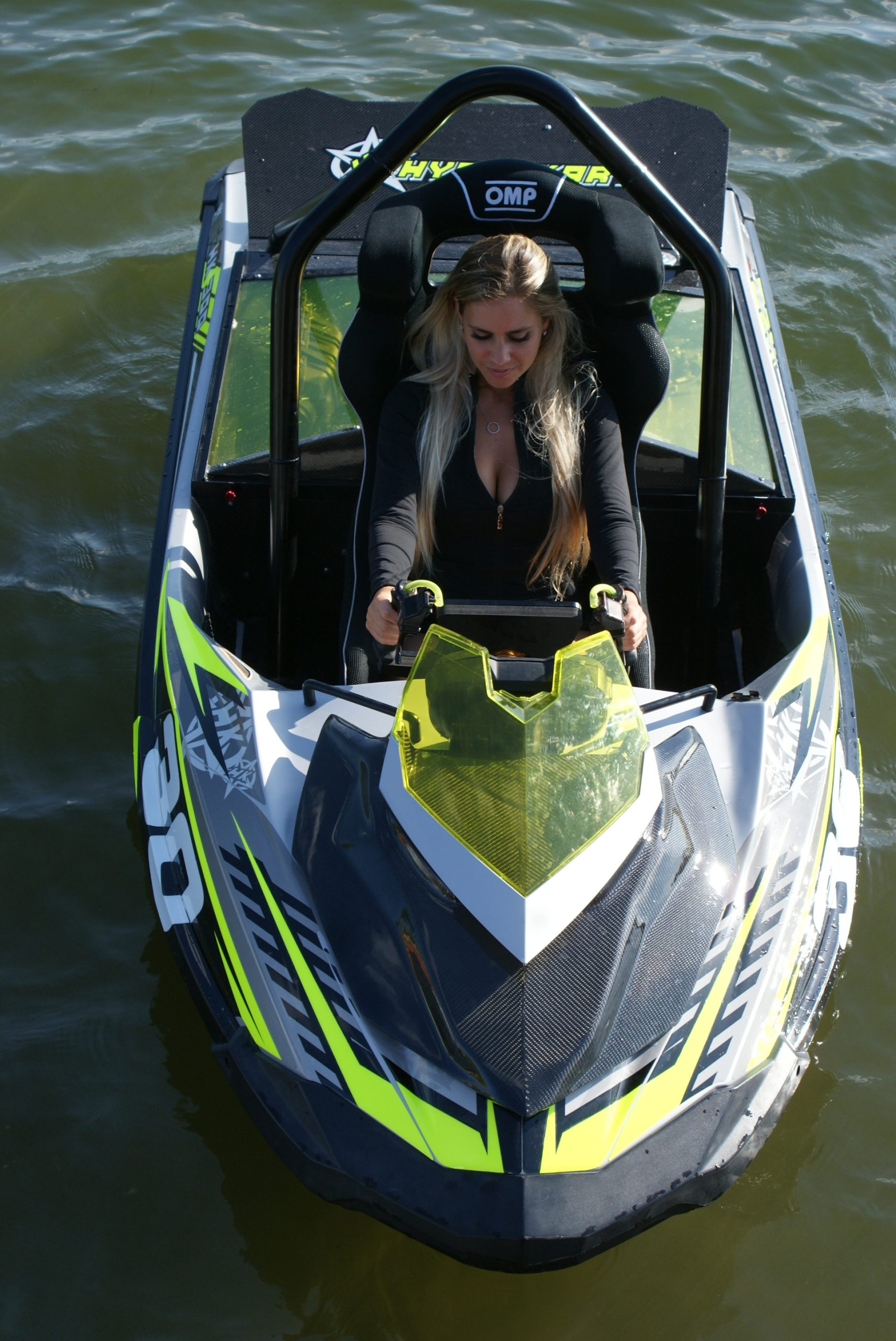 Jet Kart prototype vert avec pilote